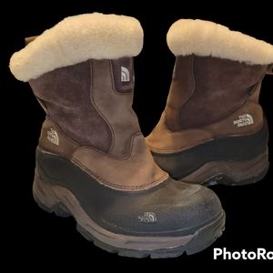 North Face size 8.5 NWOT warm winter boots